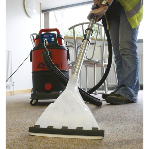 VMA914_ACT_CLEANING_CARPET_WET_PIC2_DFC0111141-1.png