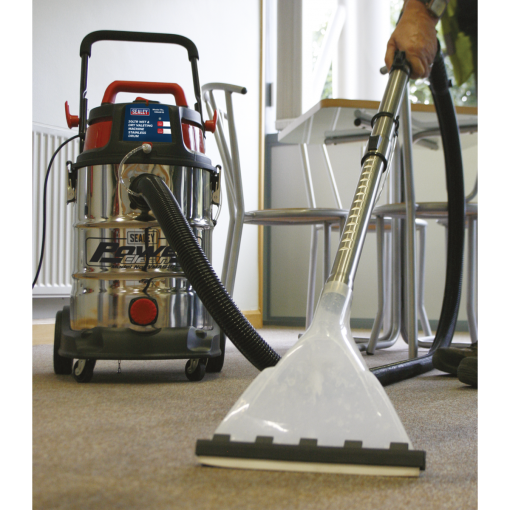 VMA915_ACT_CLEANING_CARPET_WET_PIC2_DFC0110533-1.png